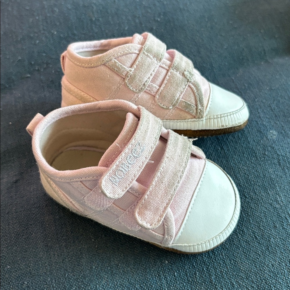 Robeez Soft Soles First Walkers - Picture 3 of 7